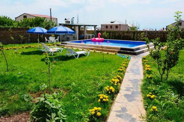 Дома для отпуска Blue House Yerevan Ереван-32