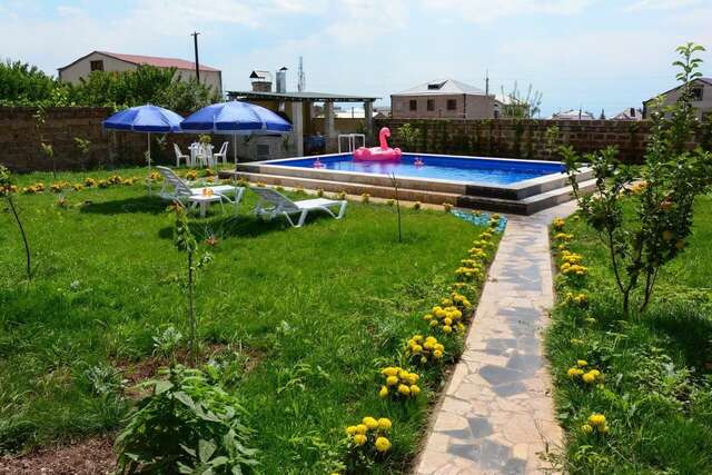 Дома для отпуска Blue House Yerevan Ереван-6